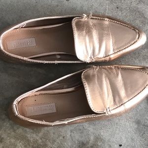 Forever 21 gold cute barley worn shoes.Great shoes